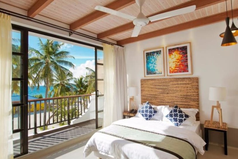 پانسیون Crystal Sands