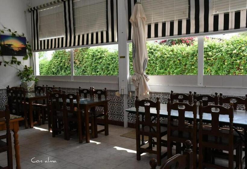 بنسيون Hostal Costa De La Luz