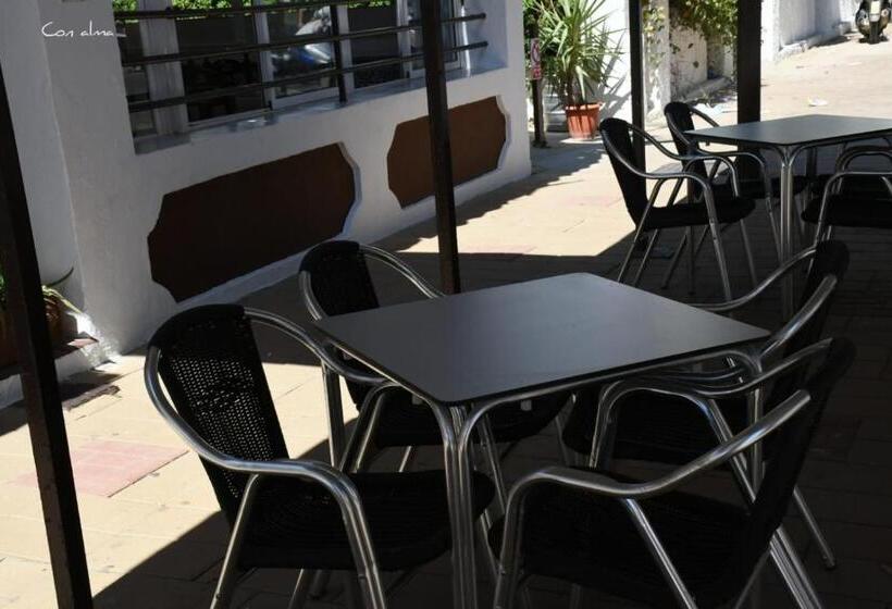 بنسيون Hostal Costa De La Luz