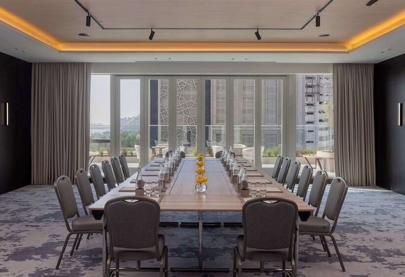 Avani Plus Palm View Dubai Hotel & Suites