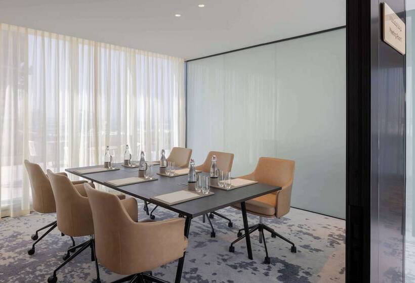 Avani Plus Palm View Dubai Hotel & Suites