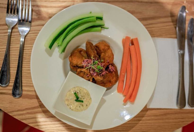 Отель Holiday Inn Lusaka, An Ihg