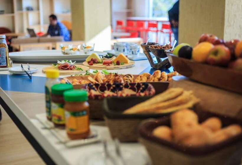 Отель Holiday Inn Lusaka, An Ihg