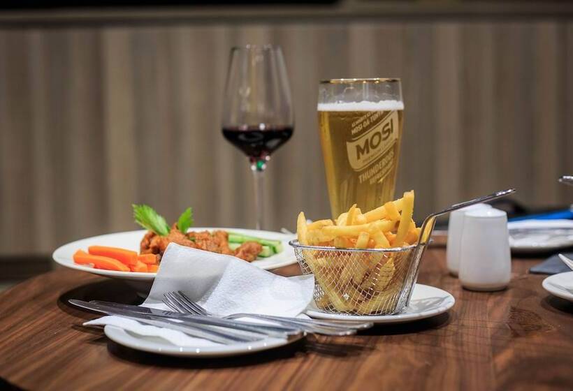 Отель Holiday Inn Lusaka, An Ihg