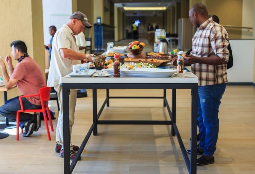 Отель Holiday Inn Lusaka, An Ihg