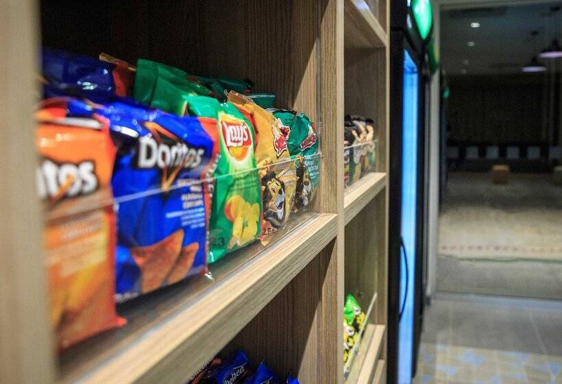 Отель Holiday Inn Lusaka, An Ihg