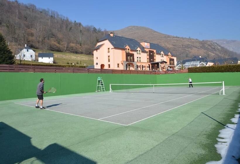 Отель Hôtel Le Picors