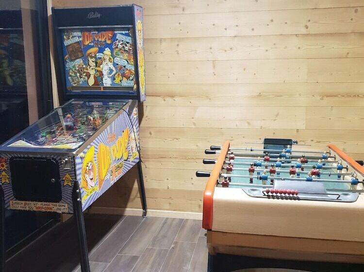 Отель Hôtel Le Picors