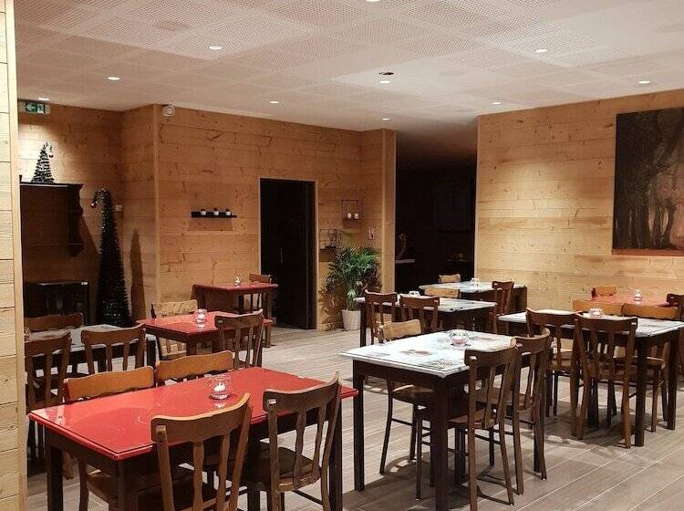 Отель Hôtel Le Picors