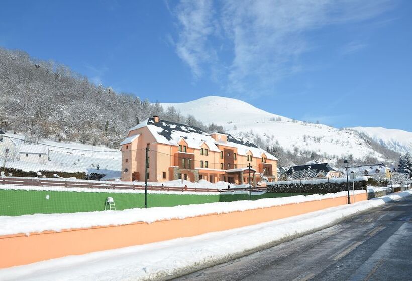 Отель Hôtel Le Picors