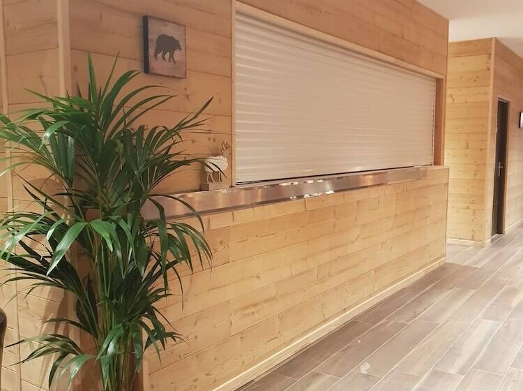 Отель Hôtel Le Picors