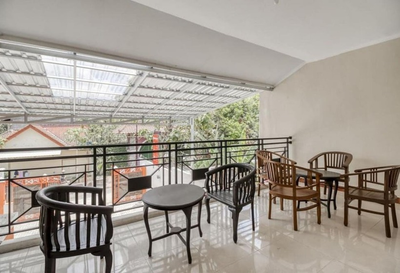 هتل Reddoorz Near Babarsari 2