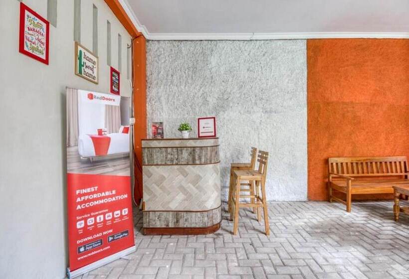 هتل Reddoorz Near Babarsari 2