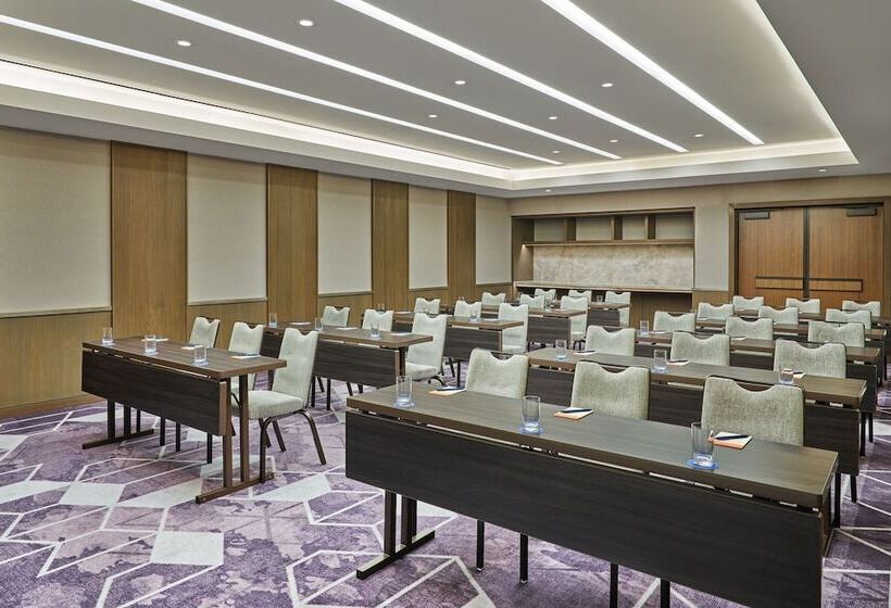 فندق Walt Disney World Swan Reserve