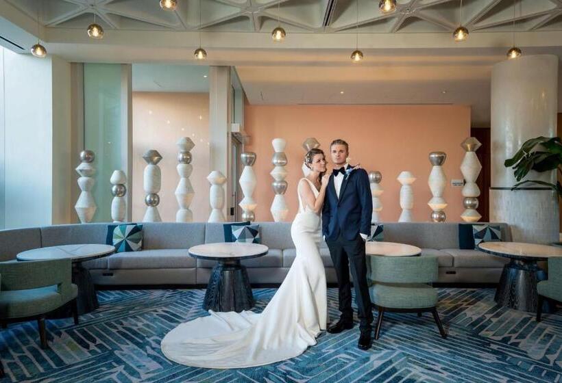 فندق Walt Disney World Swan Reserve