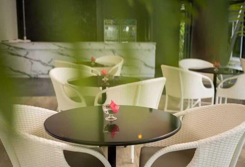 Отель Blue Lagoon