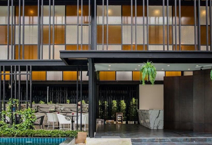 Отель Blue Lagoon