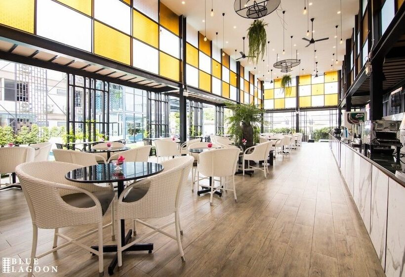 Отель Blue Lagoon