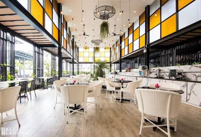 Отель Blue Lagoon