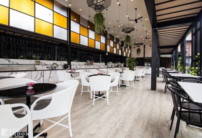 Отель Blue Lagoon