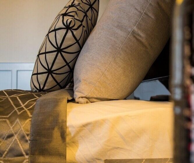 Отель Blue Lagoon