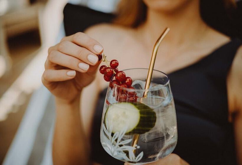 هتل Alpine Hideaway Zillertalerhof   4 Sterne Superior