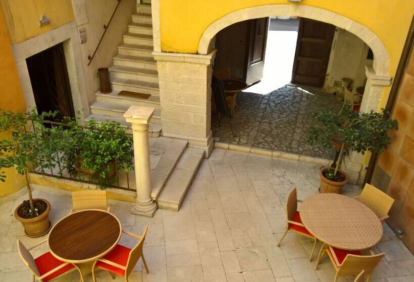 בית מלון כפרי Antichi Feudi Dimora D'Epoca