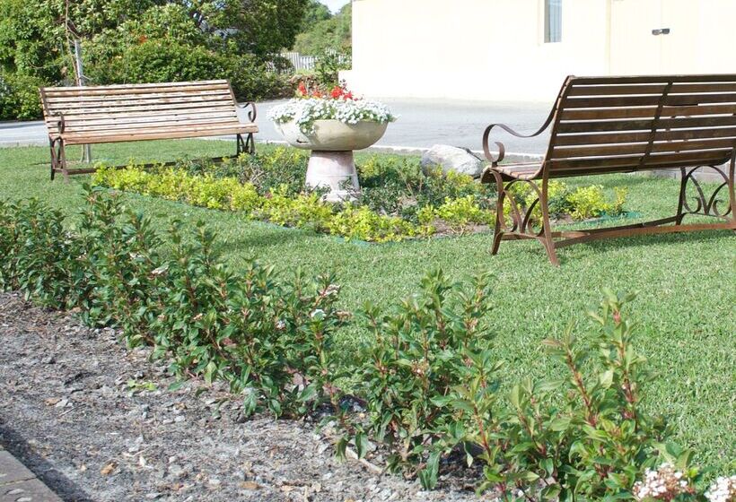 Surestay Hotel By Best Western The Clarence On Melville