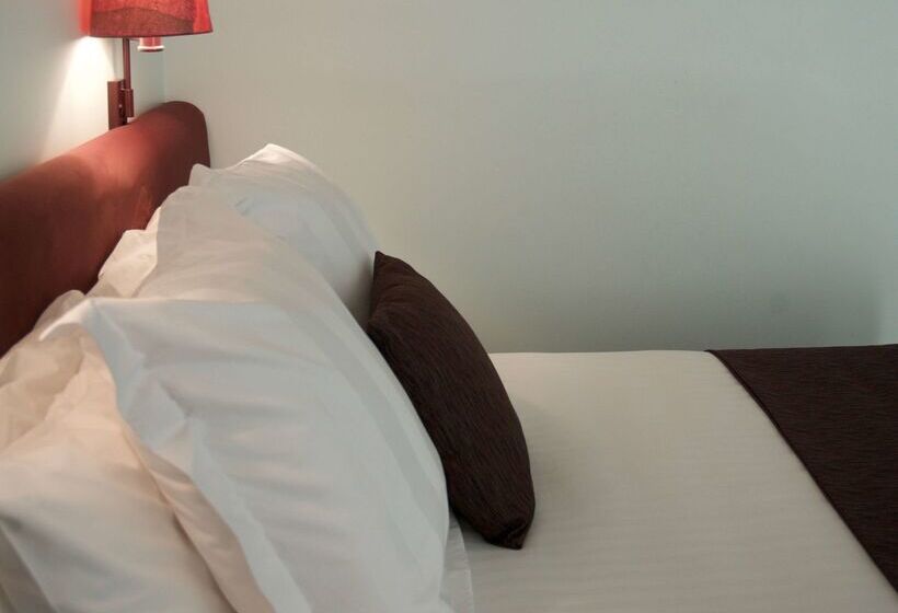 Surestay Hotel By Best Western The Clarence On Melville