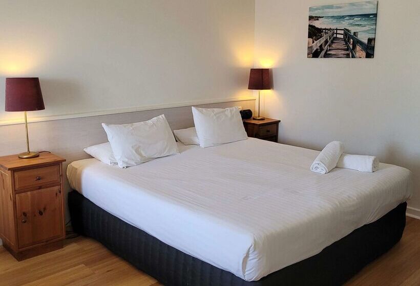 Surestay Hotel By Best Western The Clarence On Melville