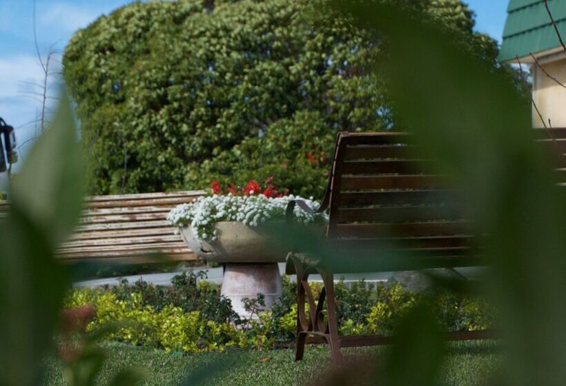 Surestay Hotel By Best Western The Clarence On Melville