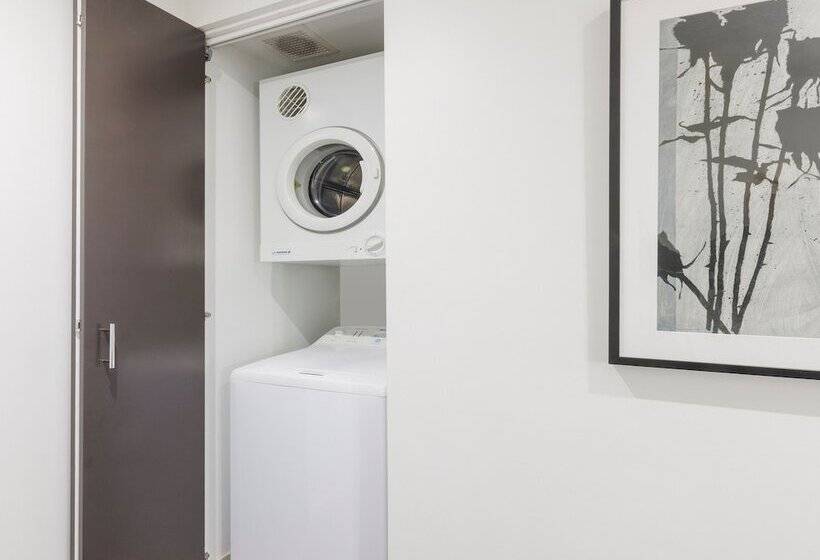 Brady Apartment Hotel Flinders Street