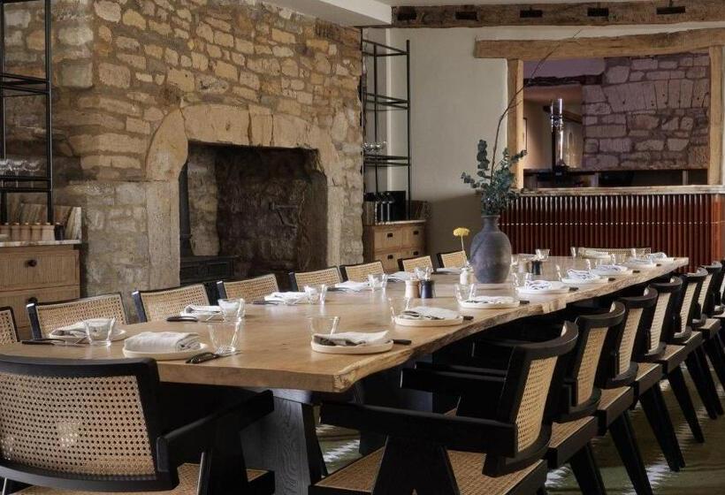 فندق Bull Burford