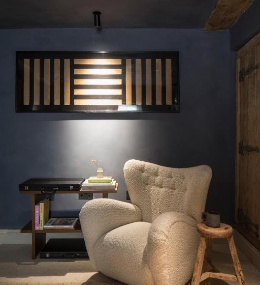 فندق Bull Burford