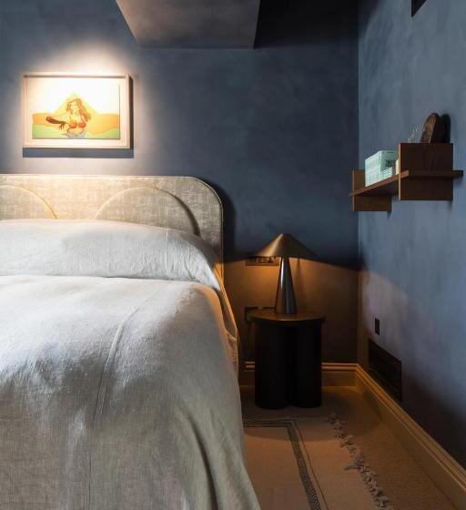 فندق Bull Burford