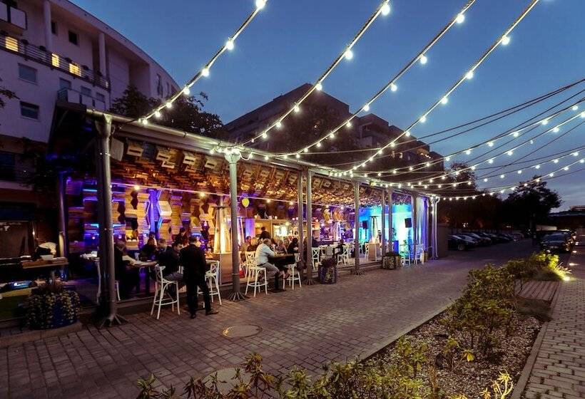 City Park Hotel & Residence