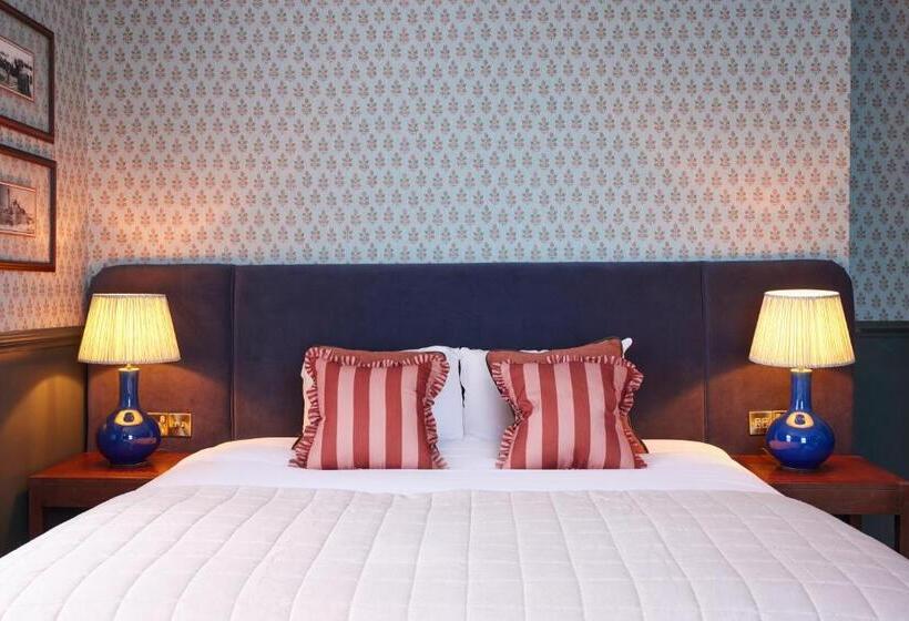 בית מלון כפרי Dog And Partridge By Greene King Inns