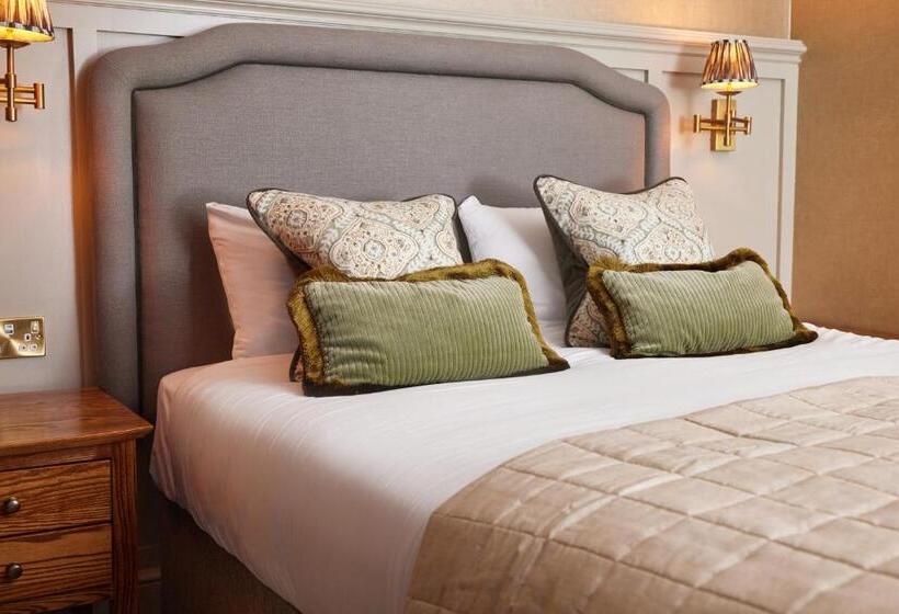 בית מלון כפרי Dog And Partridge By Greene King Inns