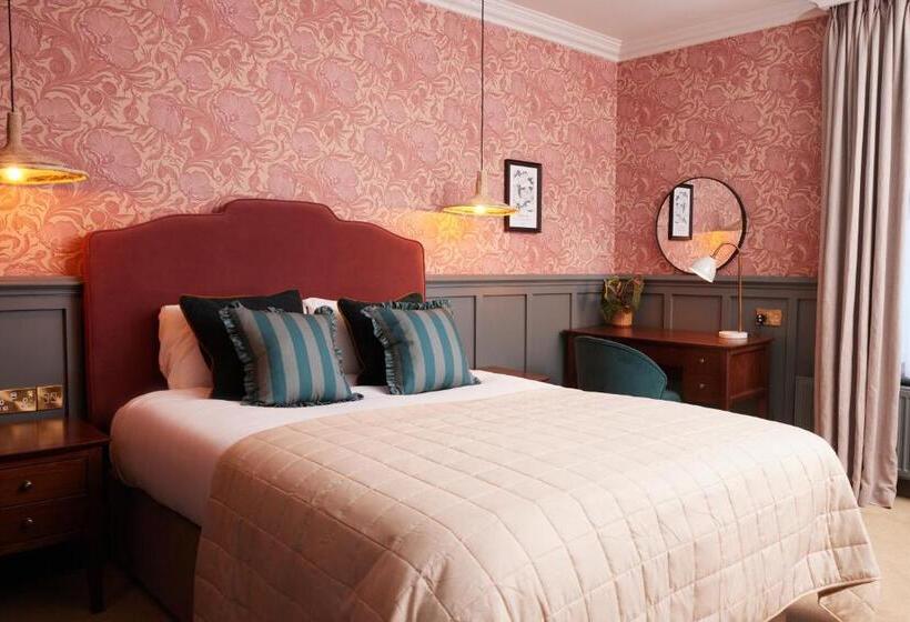 בית מלון כפרי Dog And Partridge By Greene King Inns