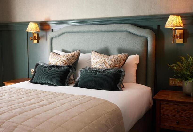 בית מלון כפרי Dog And Partridge By Greene King Inns