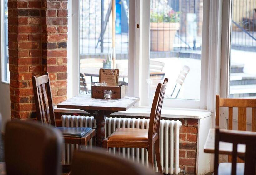 בית מלון כפרי Dog And Partridge By Greene King Inns