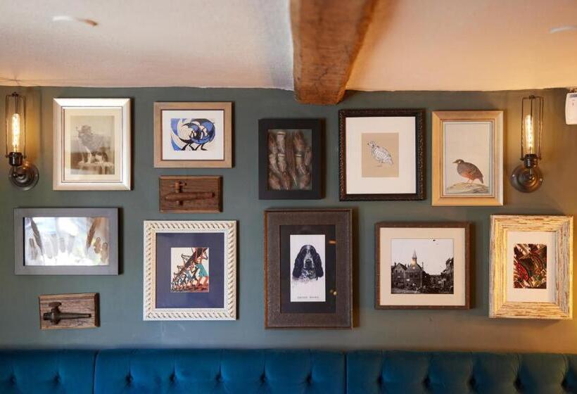 בית מלון כפרי Dog And Partridge By Greene King Inns