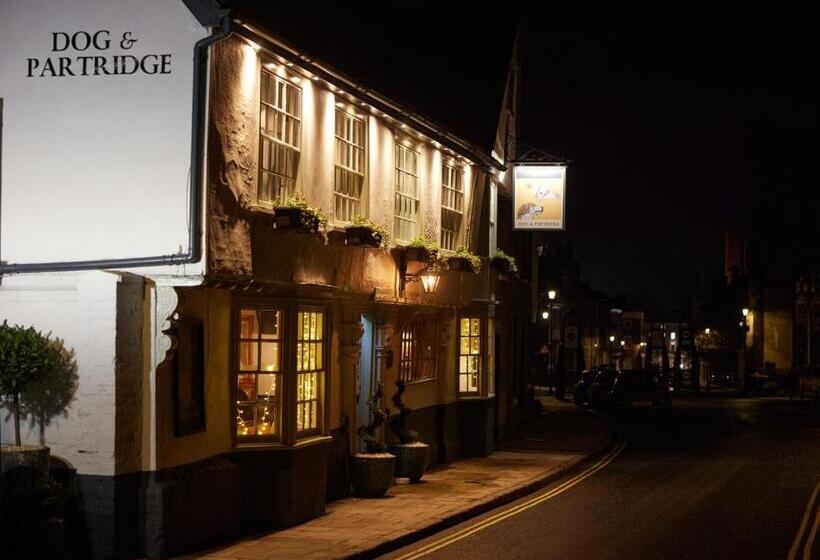 בית מלון כפרי Dog And Partridge By Greene King Inns