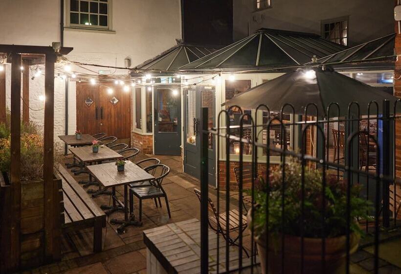 בית מלון כפרי Dog And Partridge By Greene King Inns