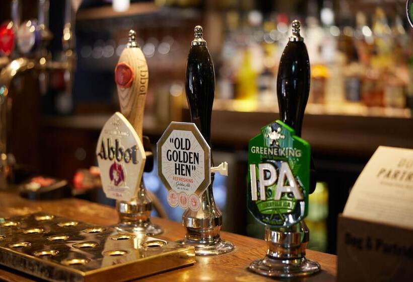 בית מלון כפרי Dog And Partridge By Greene King Inns