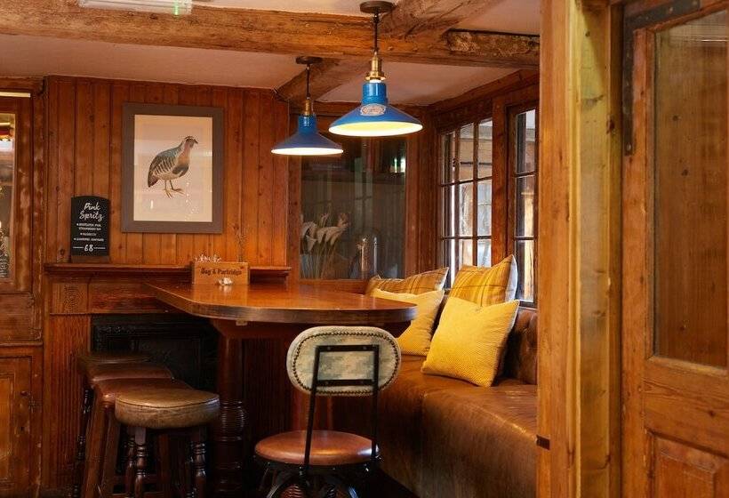 בית מלון כפרי Dog And Partridge By Greene King Inns