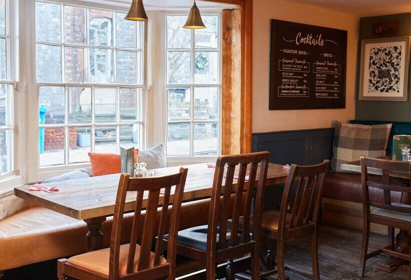 בית מלון כפרי Dog And Partridge By Greene King Inns