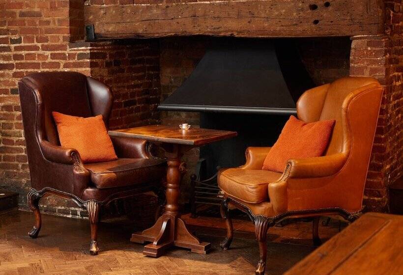 בית מלון כפרי Dog And Partridge By Greene King Inns