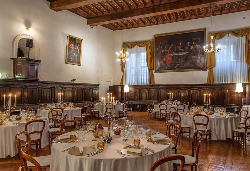 Hotel Donna Camilla Savelli   Vretreats