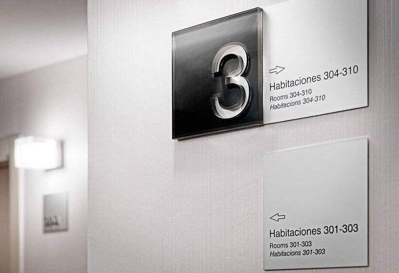 Отель Exe Ramblas Boqueria